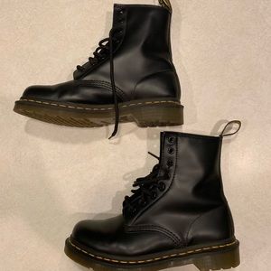 Gently Used 1460 Smooth Black Dr Marten 8Eye Boots